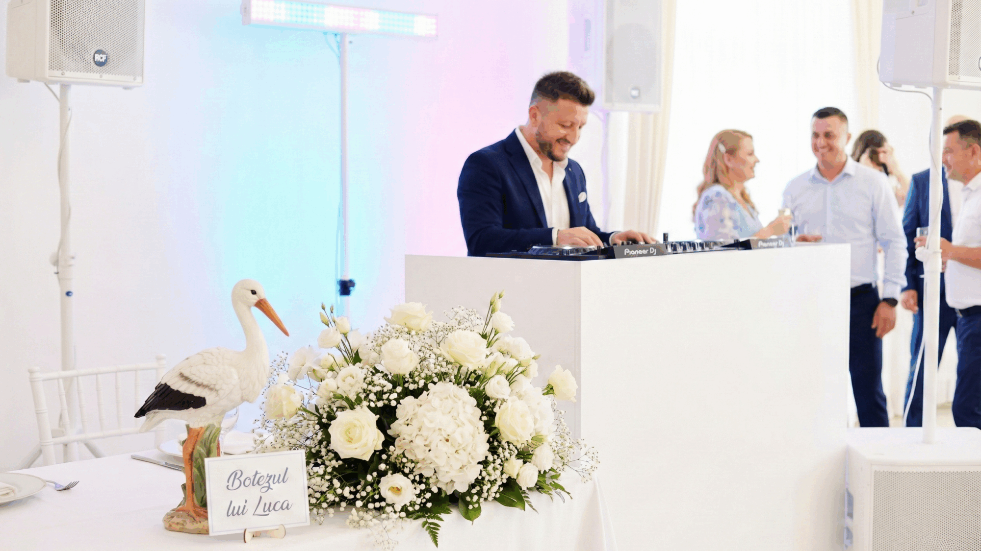 DJ Botez București 2026 – sonorizare discretă și lumini ambientale AM Events pentru petrecere botez.